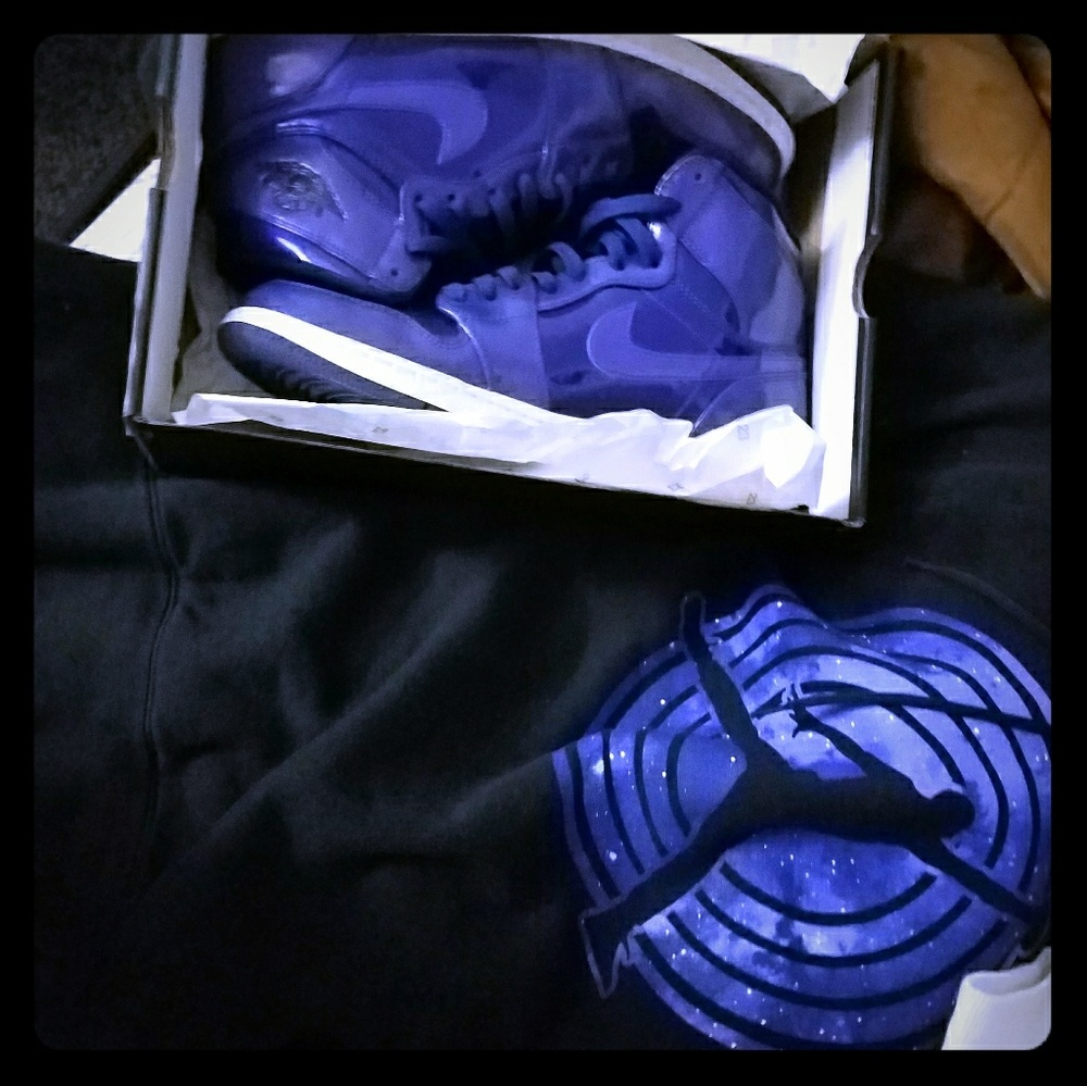 Authentic Jordan retro ones with matching hoodie